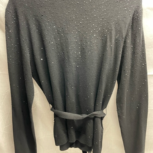 Black buttoned sweat with black sequins. Matching belt. - Picture 4 of 6